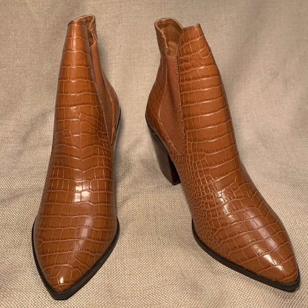 Chinese Laundry Utah Ankle Boot - Picture 2 of 6